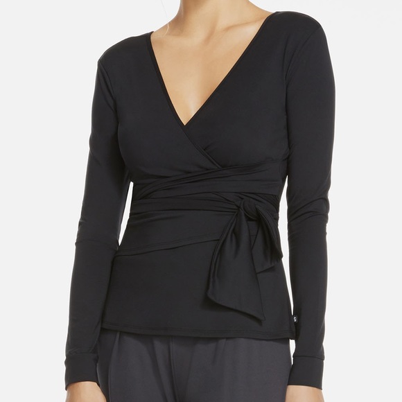 ๐ Heather Top Fabletics Wrap v neck Top